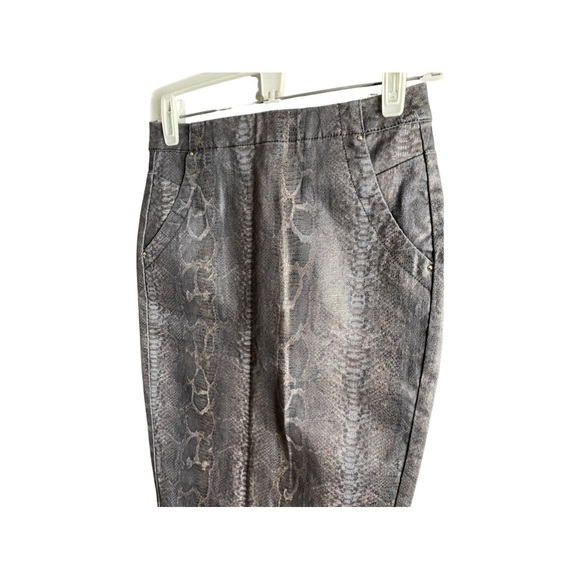 Maggie double back zip gray reptile print with two pockets size 4 Pencil skirt. - Picture 6 of 9